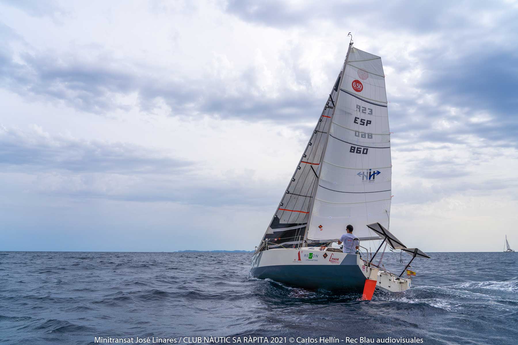 EL REGATISTA DEL CN SA RÁPITA JOSÉ LINARES, LISTO PARA LA MINI TRANSAT